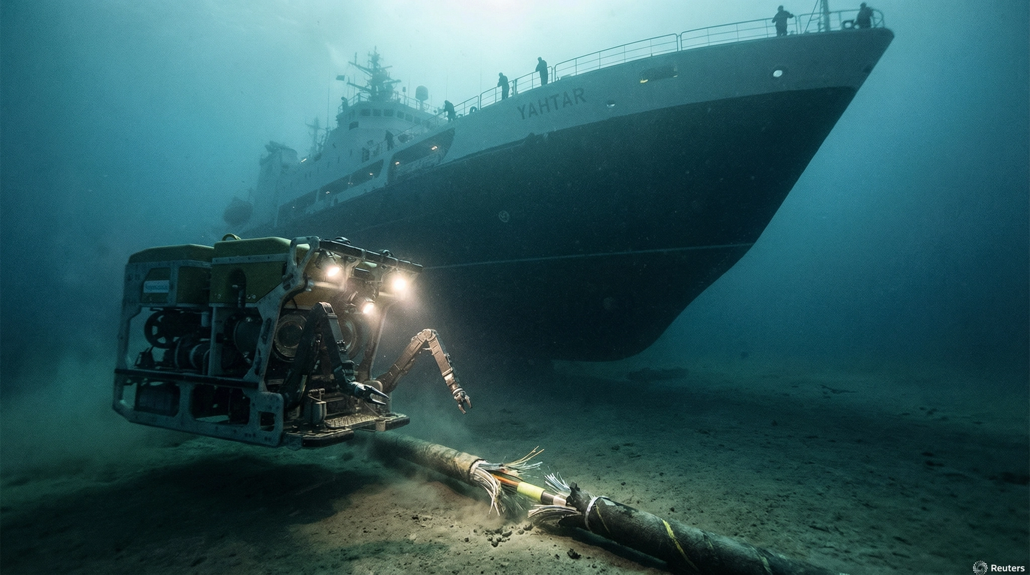 Yantar Russian ROV disrupting undersea Atlantic cable, threatening global internet traffic